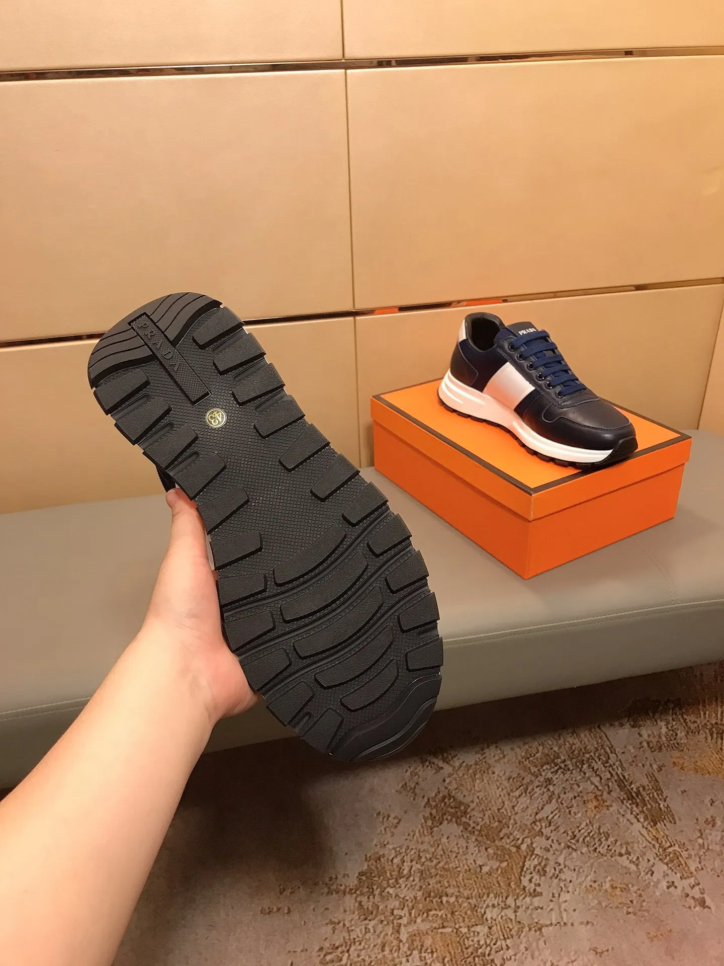 Ex-factory price 400 👟👟【PRADA】Prada's new men's fashion sports and casual shoes🇨🇳High-end boutique💯Exquisite details, uppers made of cowhide + breathable fabrics, pigskin lining🌶🌶Lightweight, wear-resistant and non-slip original outsole, comfortable to wear🎋Classic craftsmanship, fine workmanship, worth owning Code number: 38-44